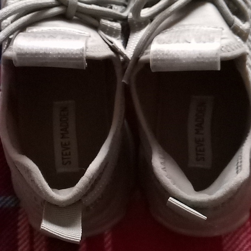 Shoes - Picture 4 of 4